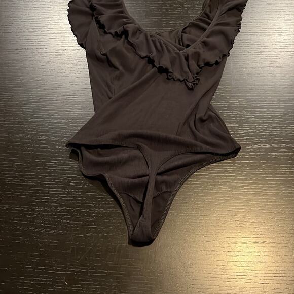Black Aritzia Wilfred Ruffle Body Suit Size Medium - Picture 4 of 5